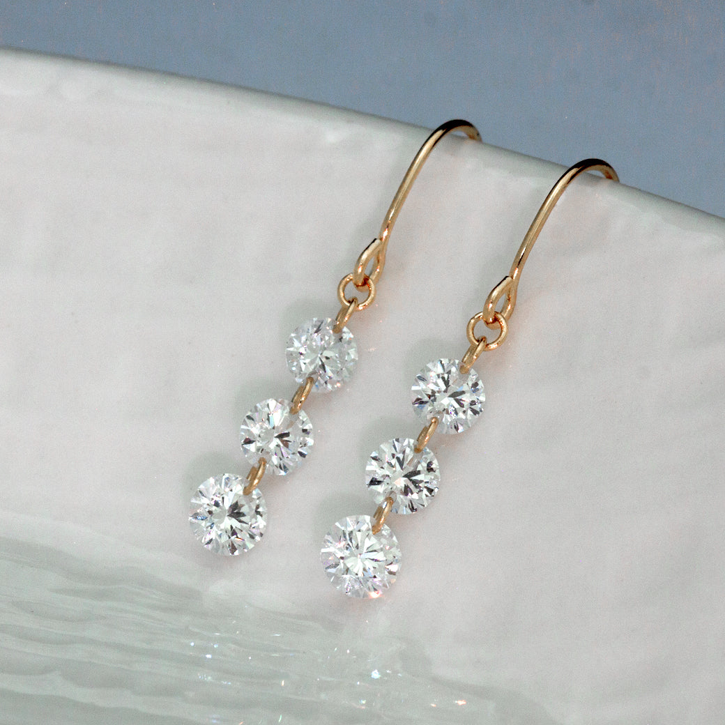 【ALTRO】K18 ラボグロウンダイヤ Total 0.6ct フレームレス ダイヤ フックピアス 3石