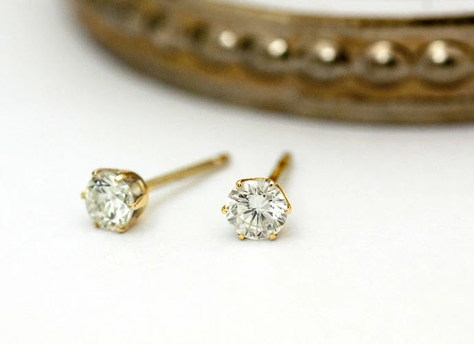 【Natural】特別価格 一粒ダイヤモンドピアス 計0.3ct UP