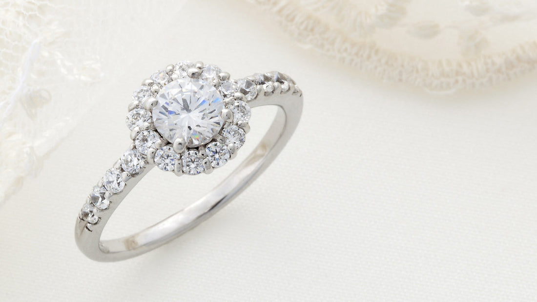 婚約指輪にはなぜダイヤモンドリング？