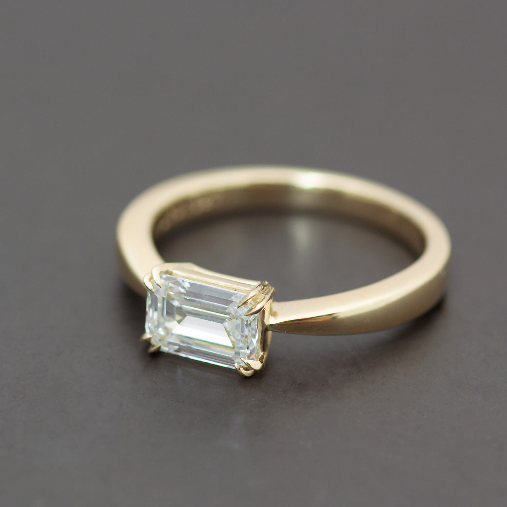 【ALTRO】Lior K18YG  ラボグロウンダイヤ  1.0ct エメラルドカット ダイヤ ソリティアリング