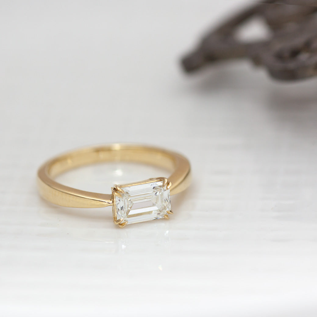 【ALTRO】Lior K18YG  ラボグロウンダイヤ  1.0ct エメラルドカット ダイヤ ソリティアリング