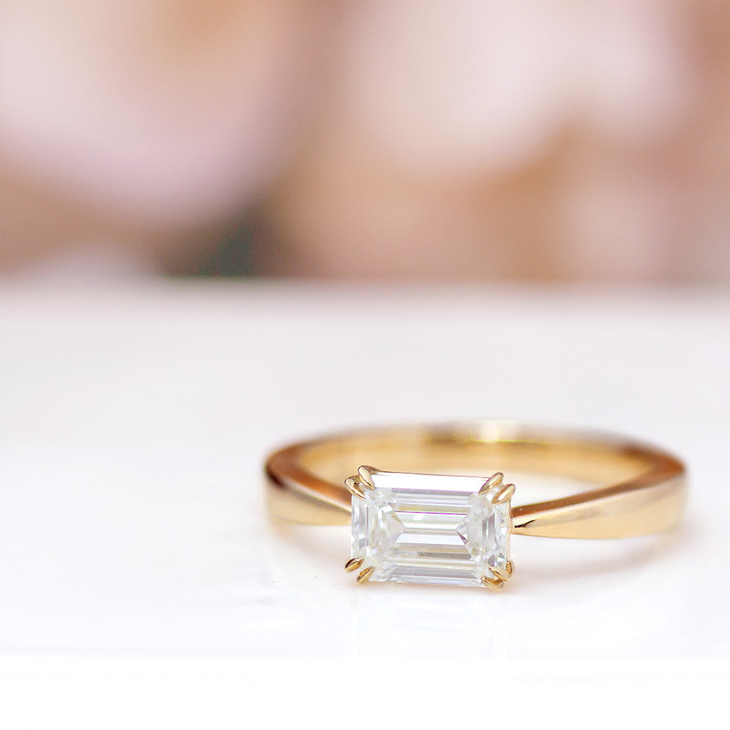 【ALTRO】Lior K18YG  ラボグロウンダイヤ  1.0ct エメラルドカット ダイヤ ソリティアリング