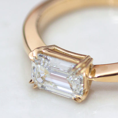 【ALTRO】Lior K18YG  ラボグロウンダイヤ  1.0ct エメラルドカット ダイヤ ソリティアリング