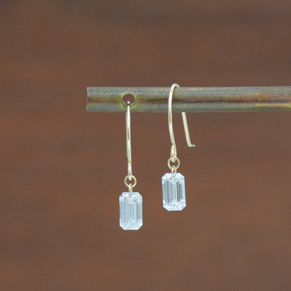 【ALTRO】Lior K10 ラボグロウンダイヤ 計 0.6ct レーザーホール エメラルドカット フック ピアス
