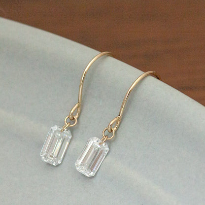 【ALTRO】Lior K10 ラボグロウンダイヤ 計 0.6ct レーザーホール エメラルドカット フック ピアス