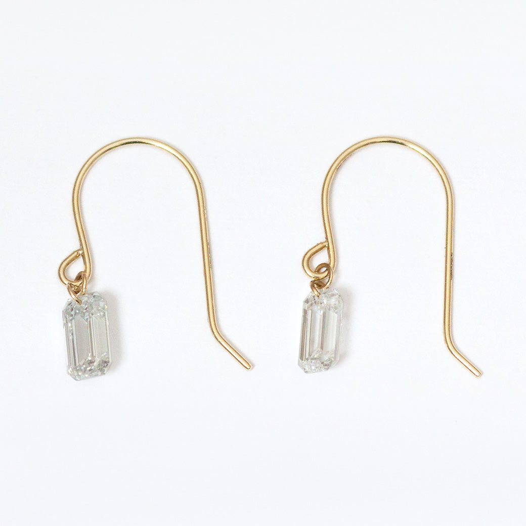 【ALTRO】Lior K10 ラボグロウンダイヤ 計 0.6ct レーザーホール エメラルドカット フック ピアス