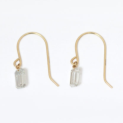 【ALTRO】Lior K10 ラボグロウンダイヤ 計 0.6ct レーザーホール エメラルドカット フック ピアス
