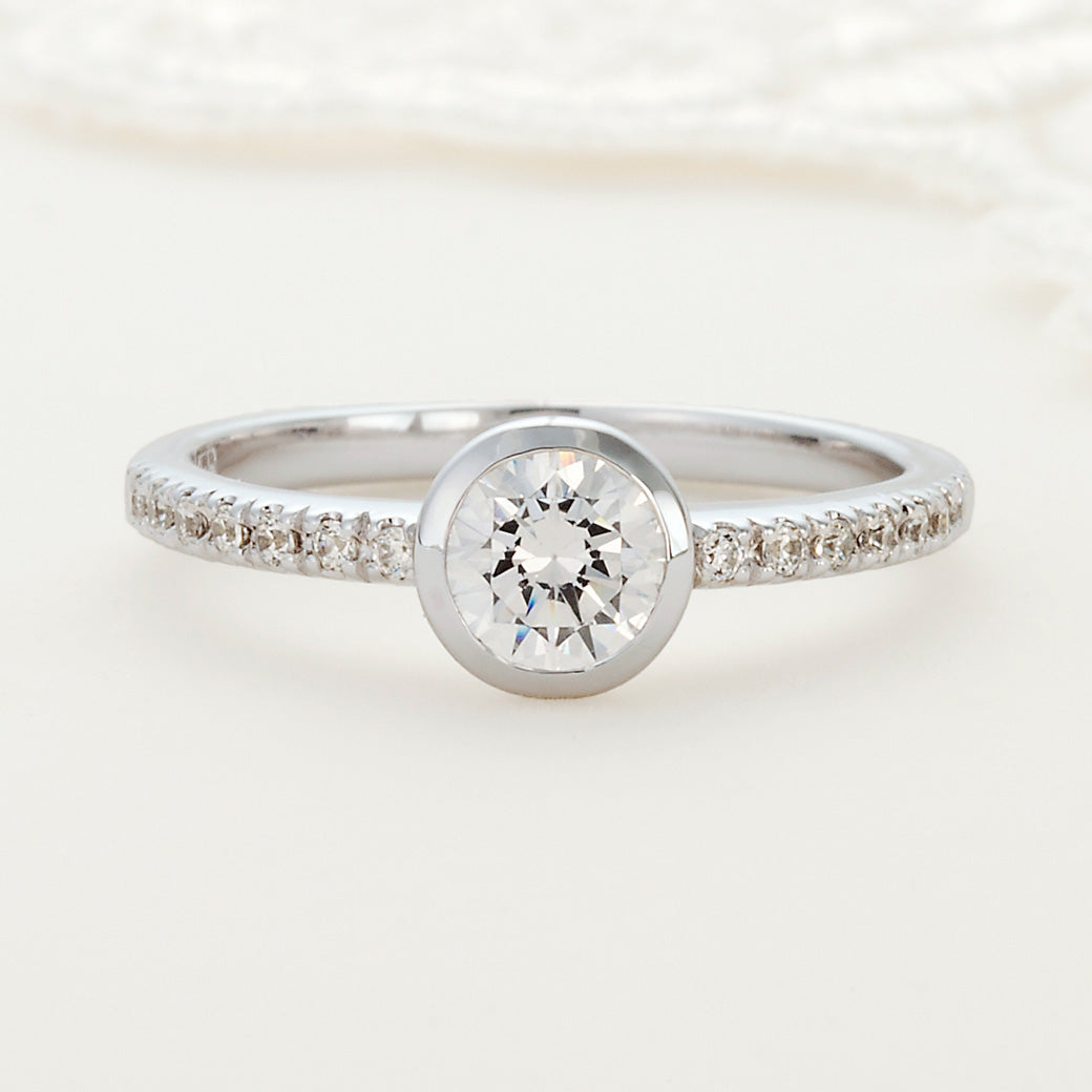 SISTINA BRIDAL エンゲージリング  Kyla -カイラ- 0.3ct プラチナ　DM513-2　