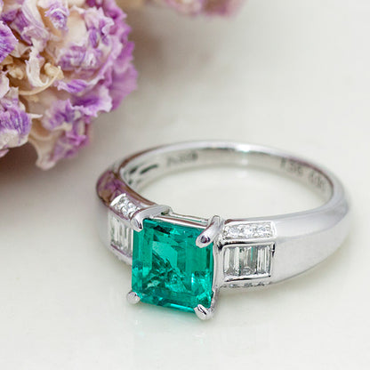 【LIMITED】【Natural】PT900 エメラルド リング 1.36ct