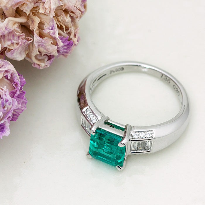 【LIMITED】【Natural】PT900 エメラルド リング 1.36ct