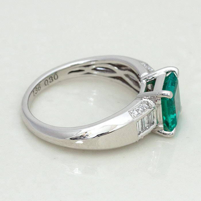 【LIMITED】【Natural】PT900 エメラルド リング 1.36ct