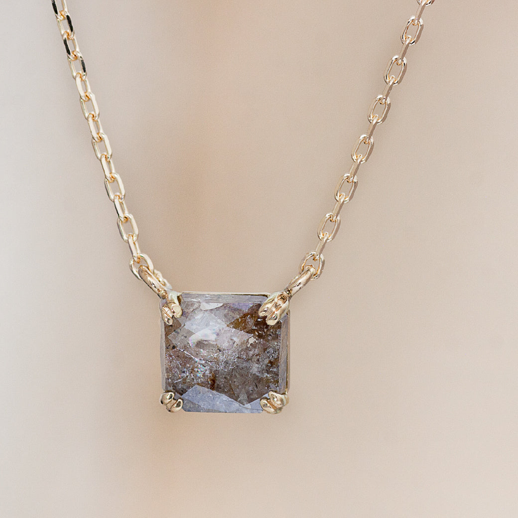 K18 ブラックダイヤ チェスカット スクエアネックレス 0.624ct K18 ブラックダイヤ チェスカット スクエアネックレス 0.624ct
