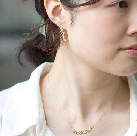 【Natural】K10  Green Leaf  リーフデザイン シーダ フックピアス　