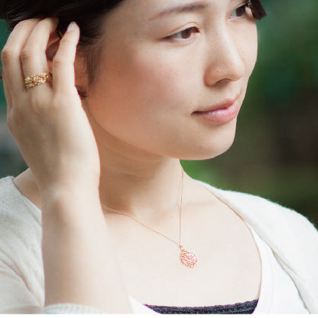 【Natural】K10  Green Leaf  リーフデザイン  オーブネックレス　