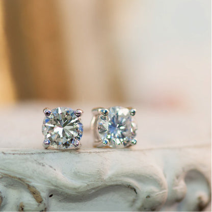 【Natural】プラチナ　4本爪 0.6ct 一粒ダイヤモンドスタッドピアス　