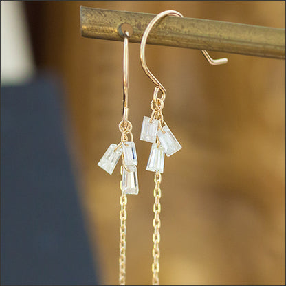 【LIMITED】【Natural】K18  テーパーバゲットダイヤ チェーンフックピアス