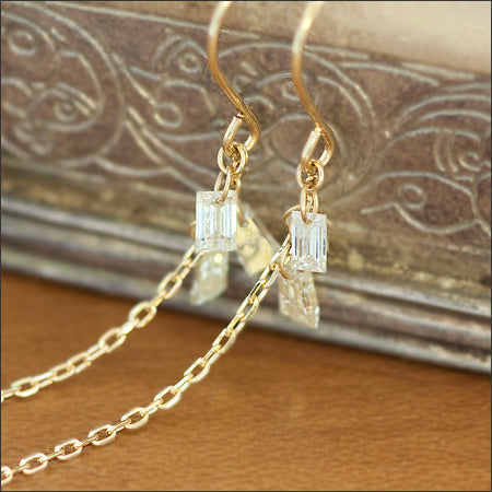 【LIMITED】【Natural】K18  テーパーバゲットダイヤ チェーンフックピアス