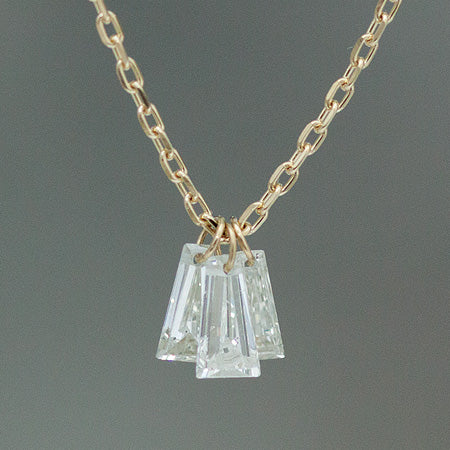 K18 レーザーホール ダイヤモンドネックレス テーパー 3石 0.28ct