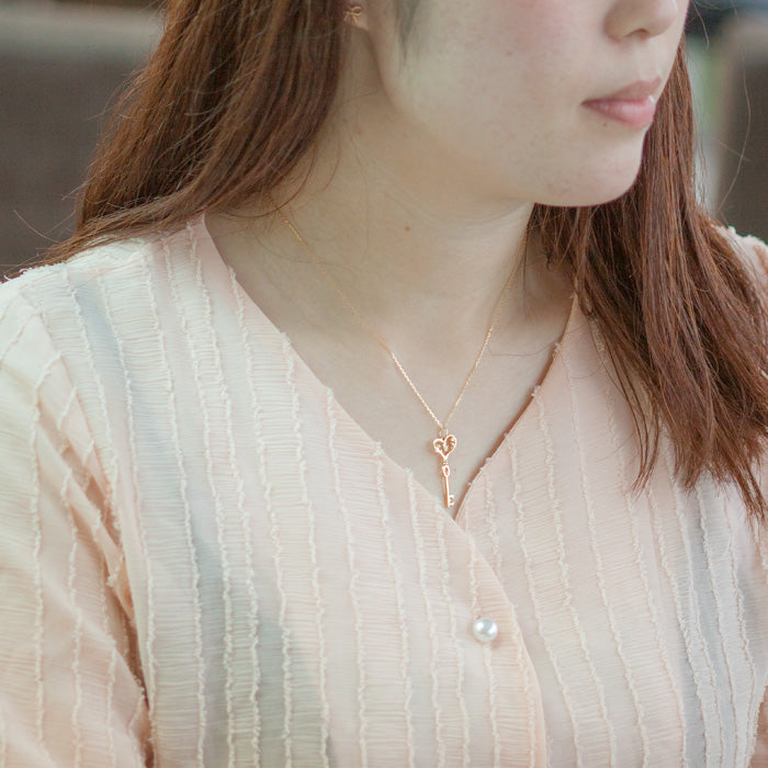 【Natural】LiLiNa K10 KEY to L ハート キー ペンダント 0.02ct
