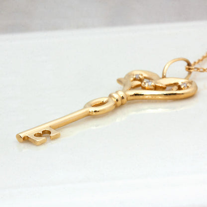 【Natural】LiLiNa K10 KEY to L ハート キー ペンダント 0.02ct