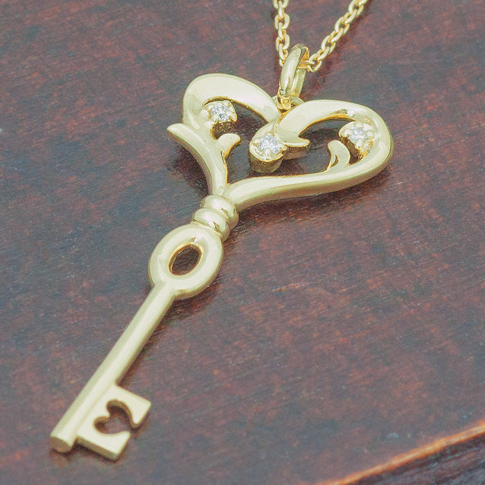 【Natural】LiLiNa K10 KEY to L ハート キー ペンダント 0.02ct