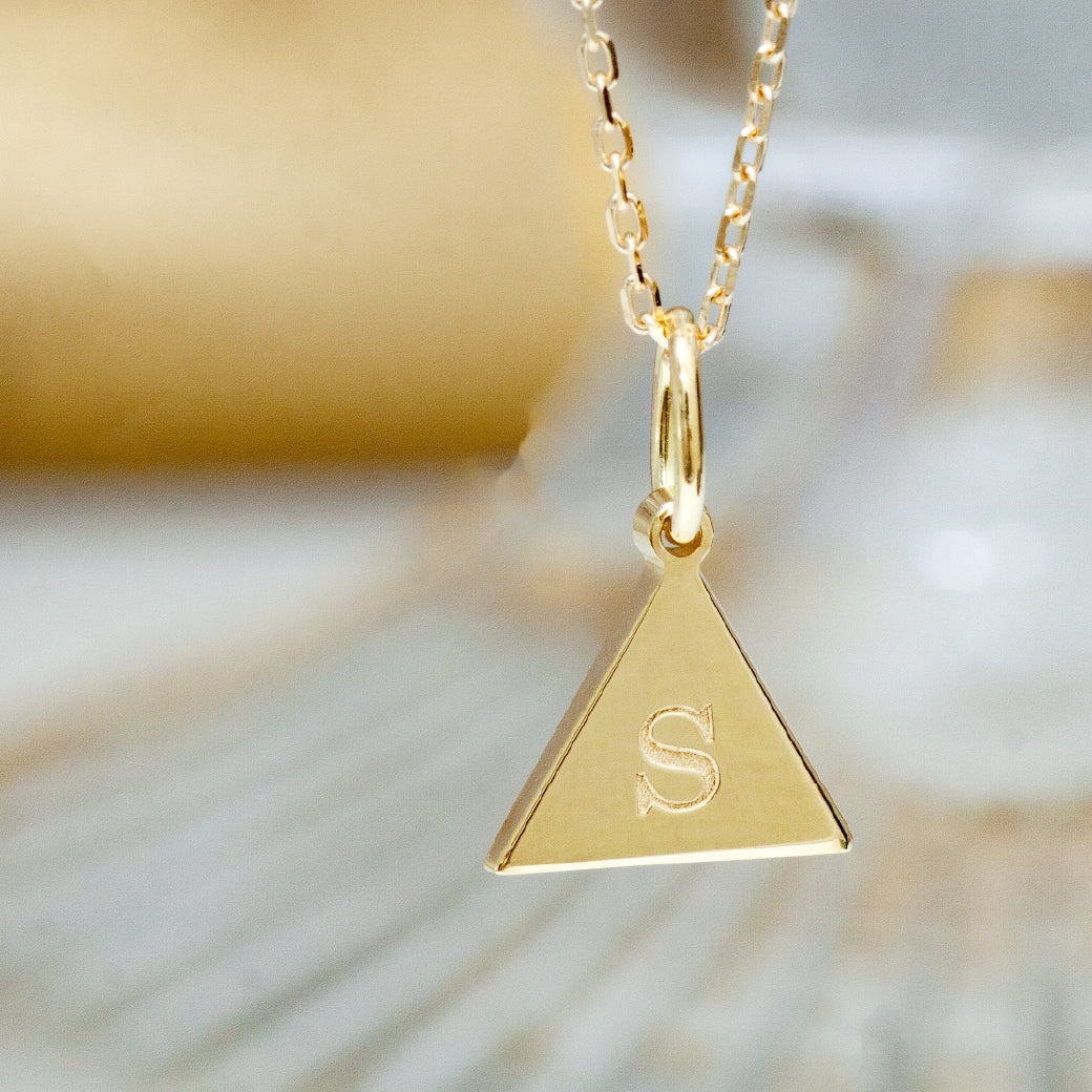 K18 オーダー イニシャル トライアングル ネックレス – SISTINA JEWELRY