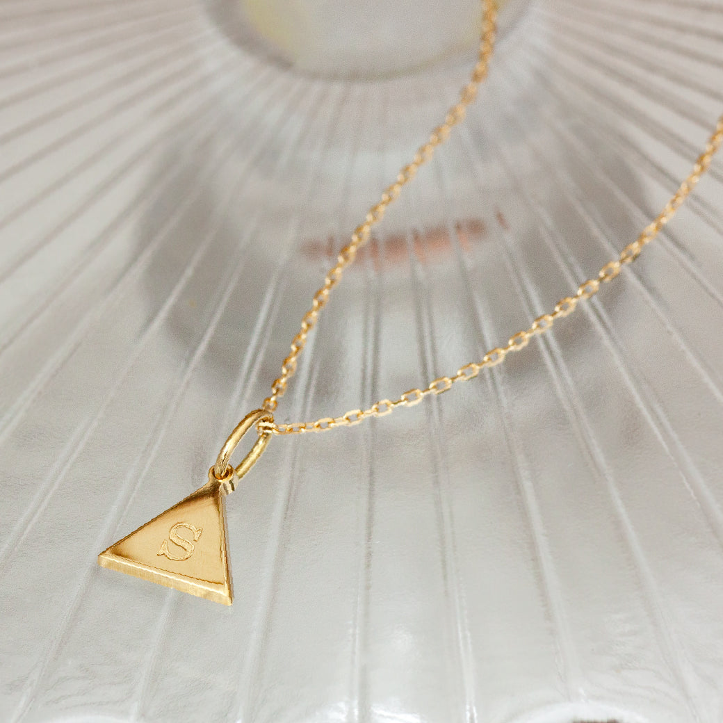 K18 オーダー イニシャル トライアングル ネックレス – SISTINA JEWELRY