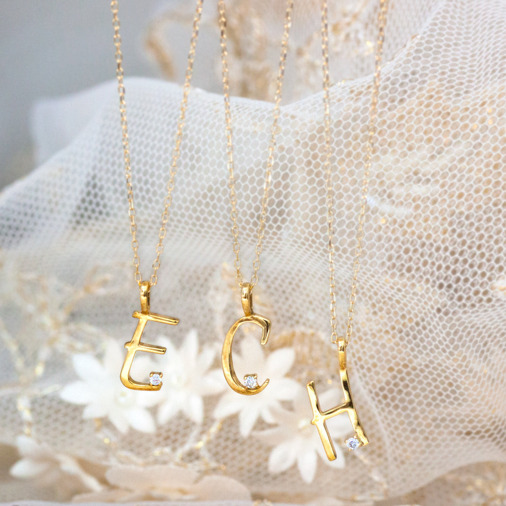 Natural】K18 ワンポイントダイヤ付き イニシャル ネックレス