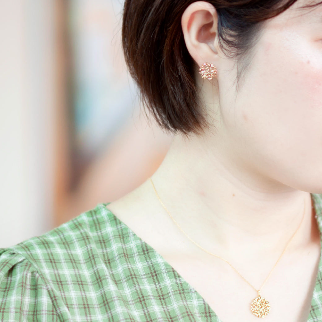 【Natural】K18  Green Leaf  リーフデザイン オーブスタッドピアス　